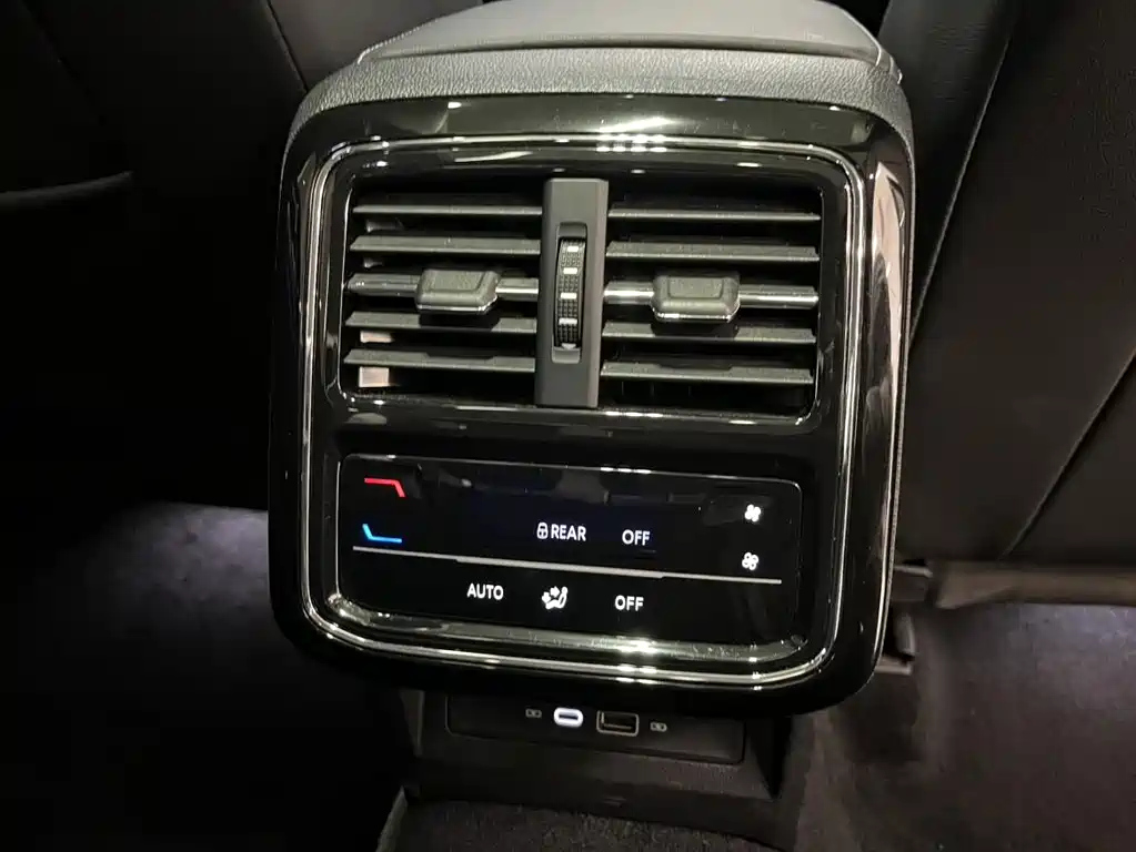 VOLKSWAGEN PASSAT 2024