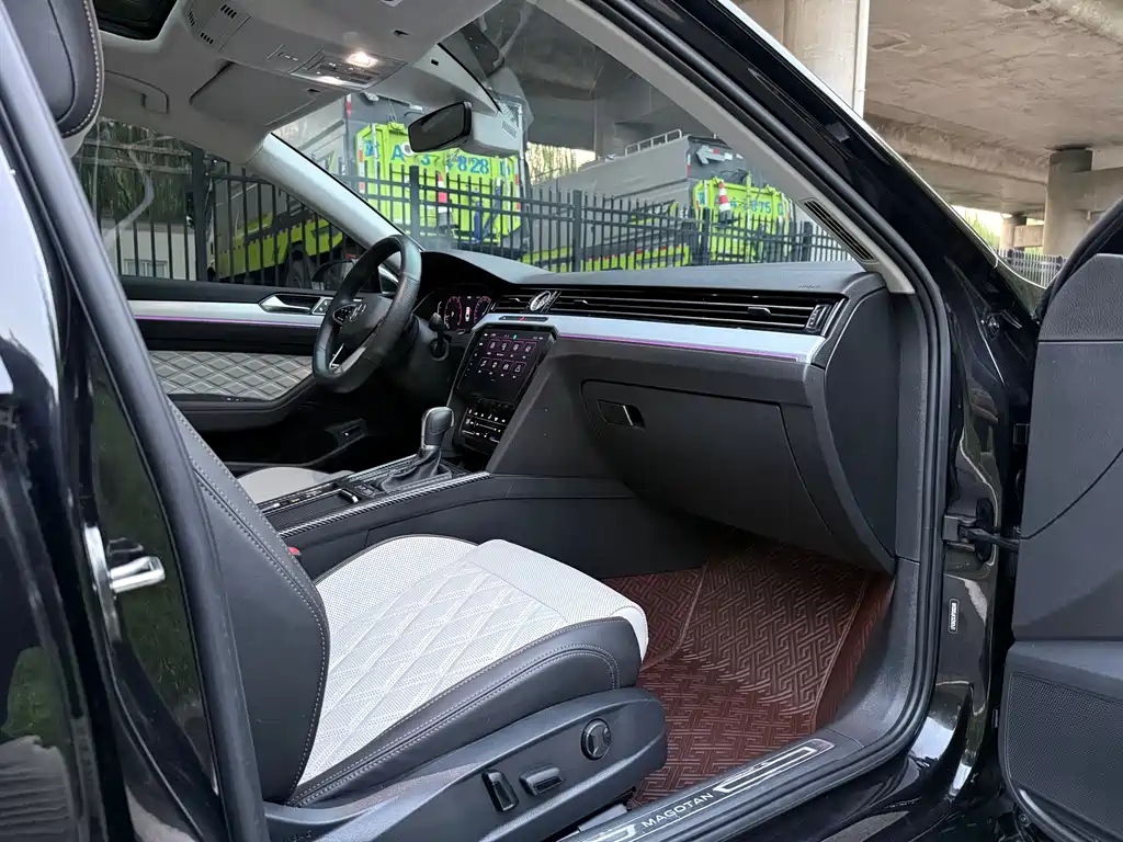 VOLKSWAGEN MAGOTAN 2023