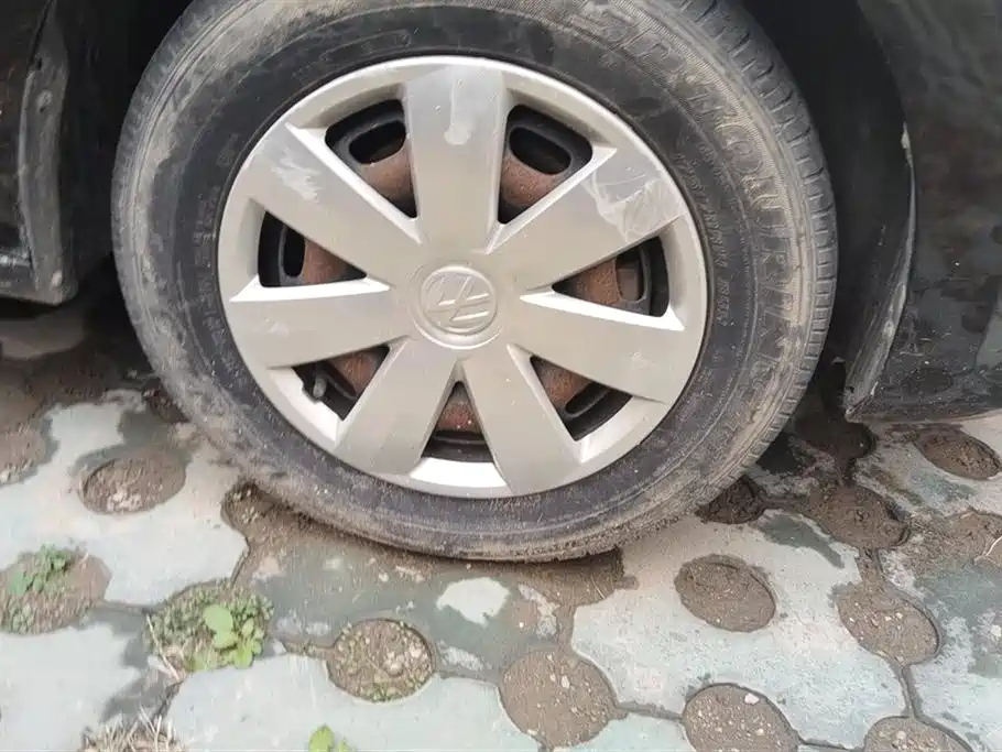 VOLKSWAGEN SANTANA 2015