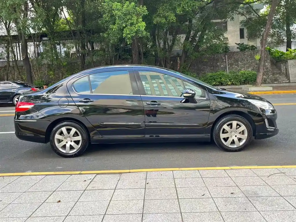 PEUGEOT 408 2013
