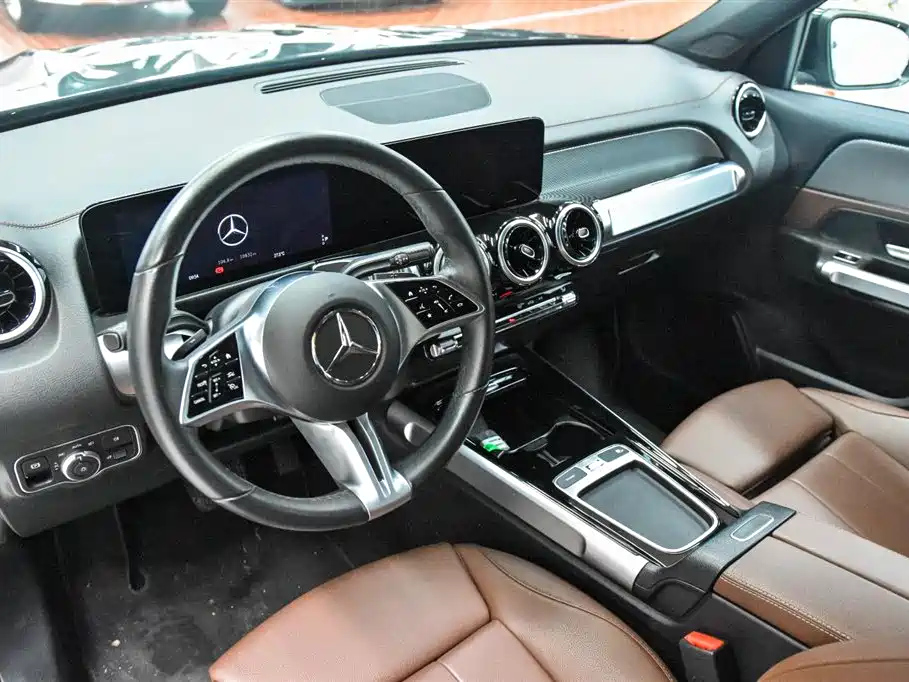 MERCEDES BENZ GLB 2024