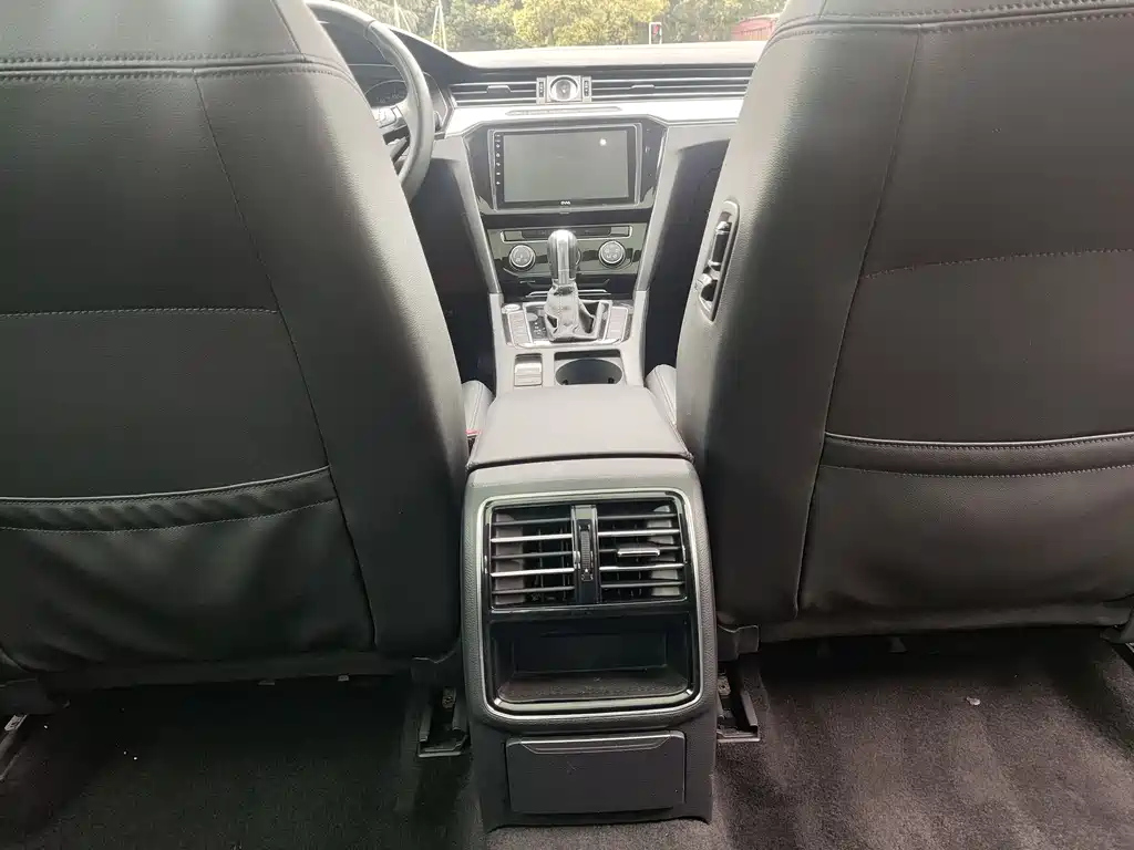 VOLKSWAGEN MAGOTAN 2018