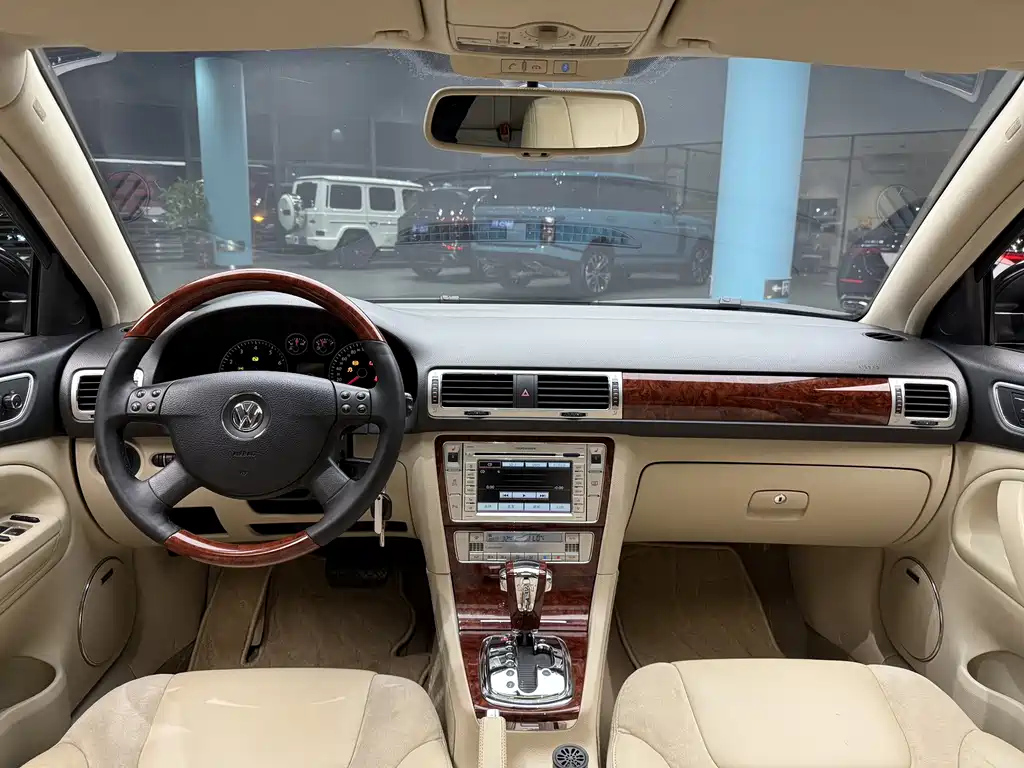 VOLKSWAGEN PASSAT LINGYU 2011