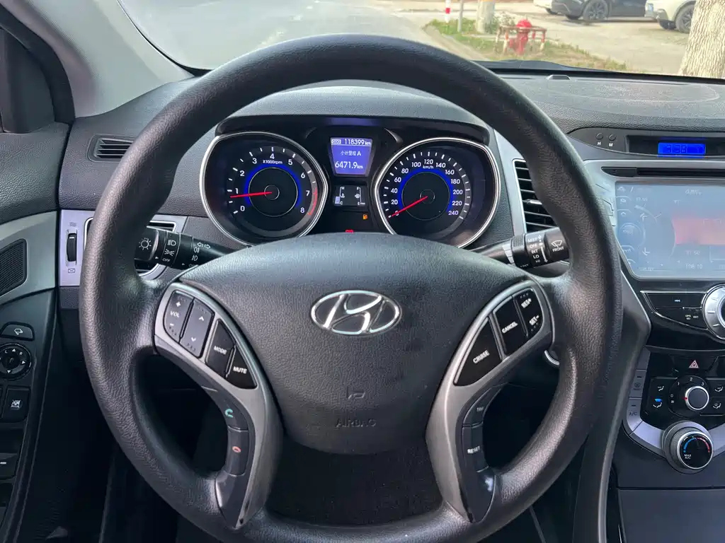 HYUNDAI ELANTRA 2015