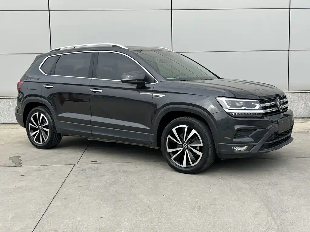 VOLKSWAGEN THARU 2022