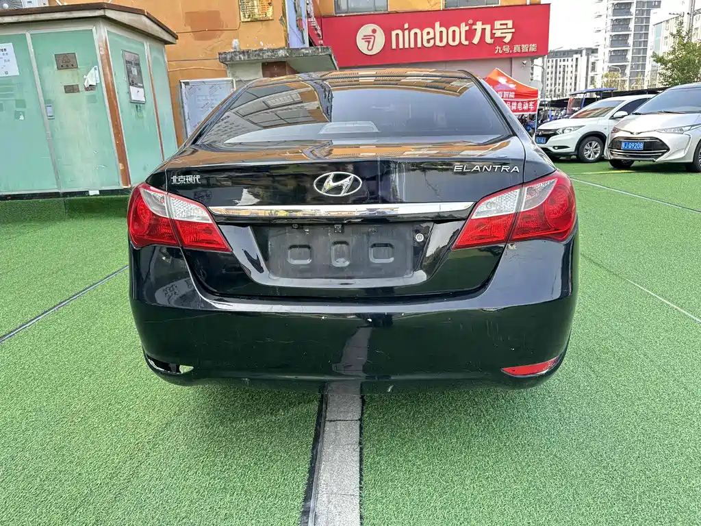 HYUNDAI CELESTA 2011