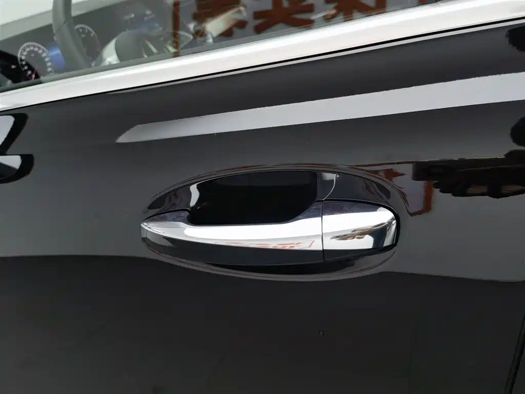 MERCEDES BENZ GLB 2024