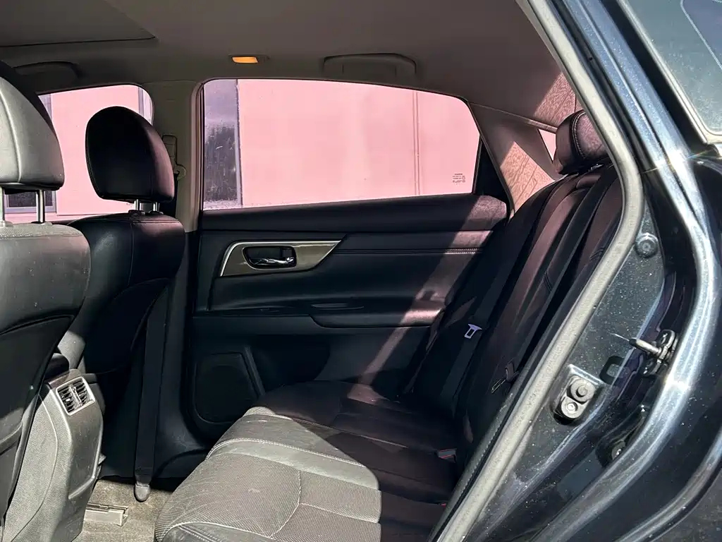 NISSAN TEANA 2015