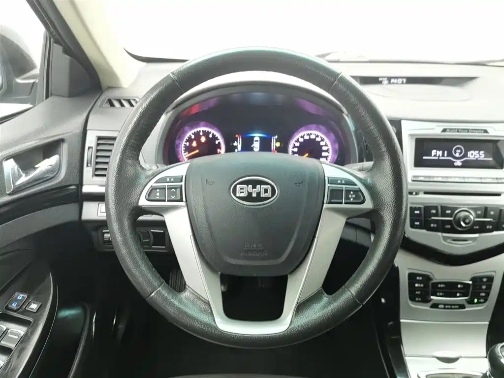 BYD SURUI 2015