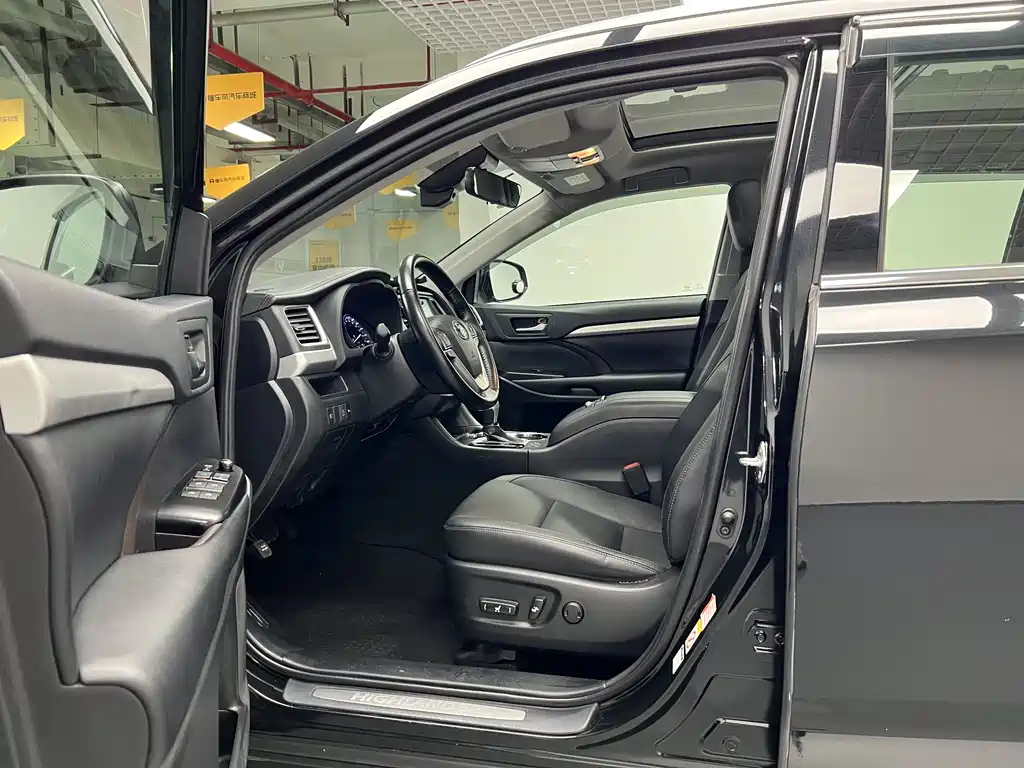 TOYOTA HIGHLANDER 2020