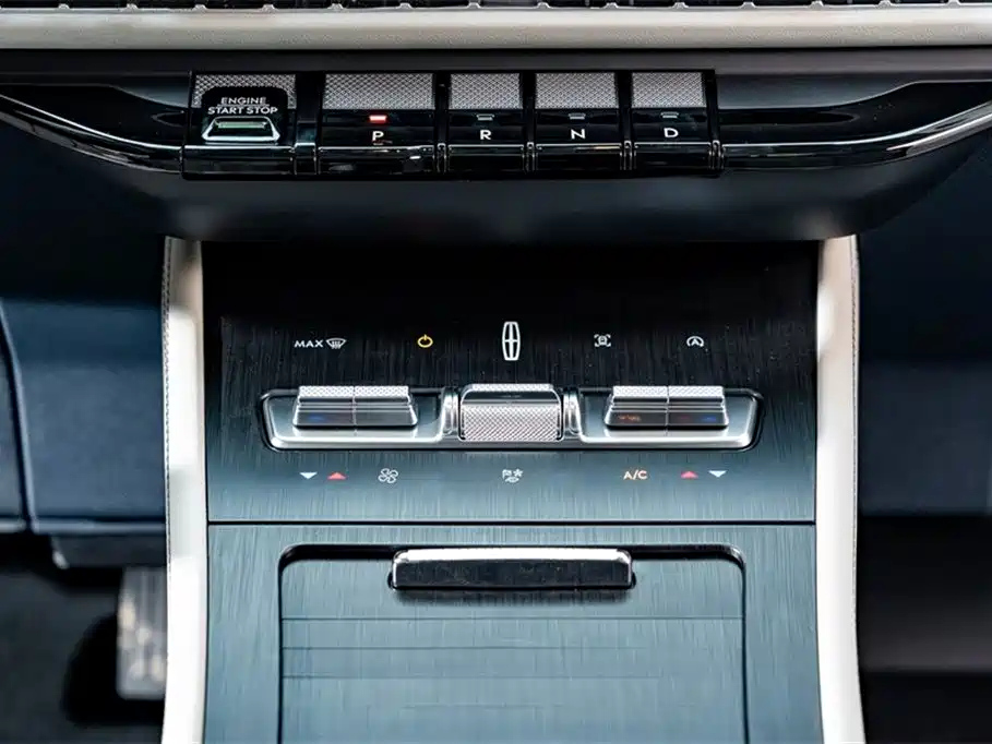 LINCOLN ADVENTURER 2024