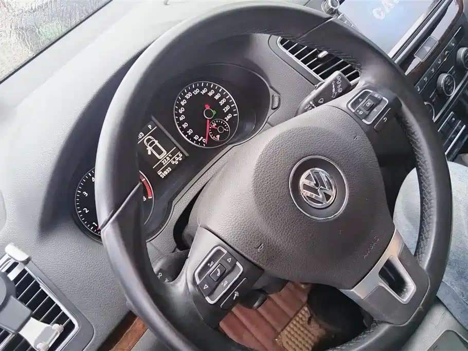 VOLKSWAGEN SHARAN 2015