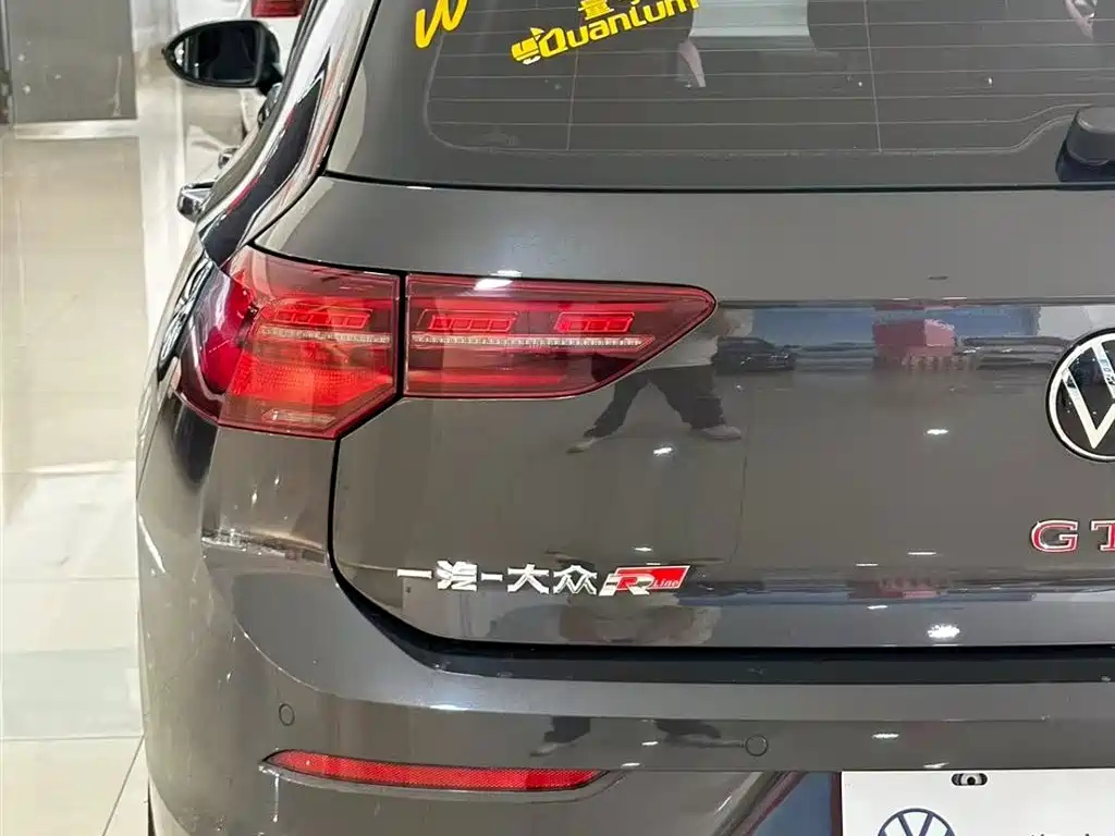 VOLKSWAGEN GOLF GTI 2024