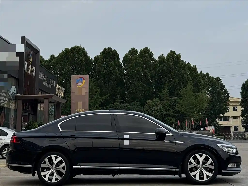 VOLKSWAGEN MAGOTAN 2017