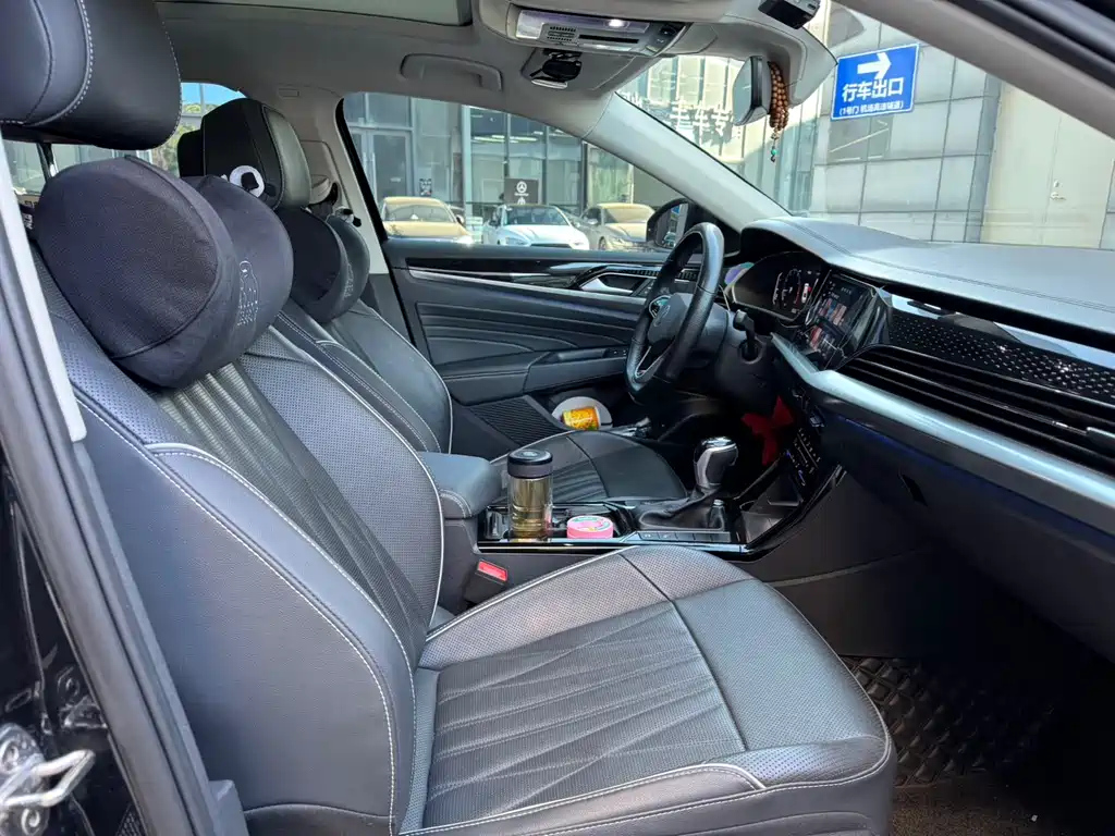 VOLKSWAGEN PASSAT 2023