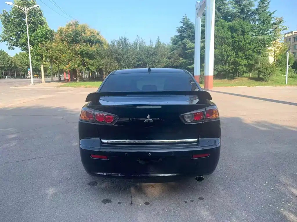MITSUBISHI LANCER EX 2011