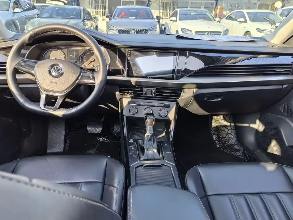 VOLKSWAGEN PASSAT 2020