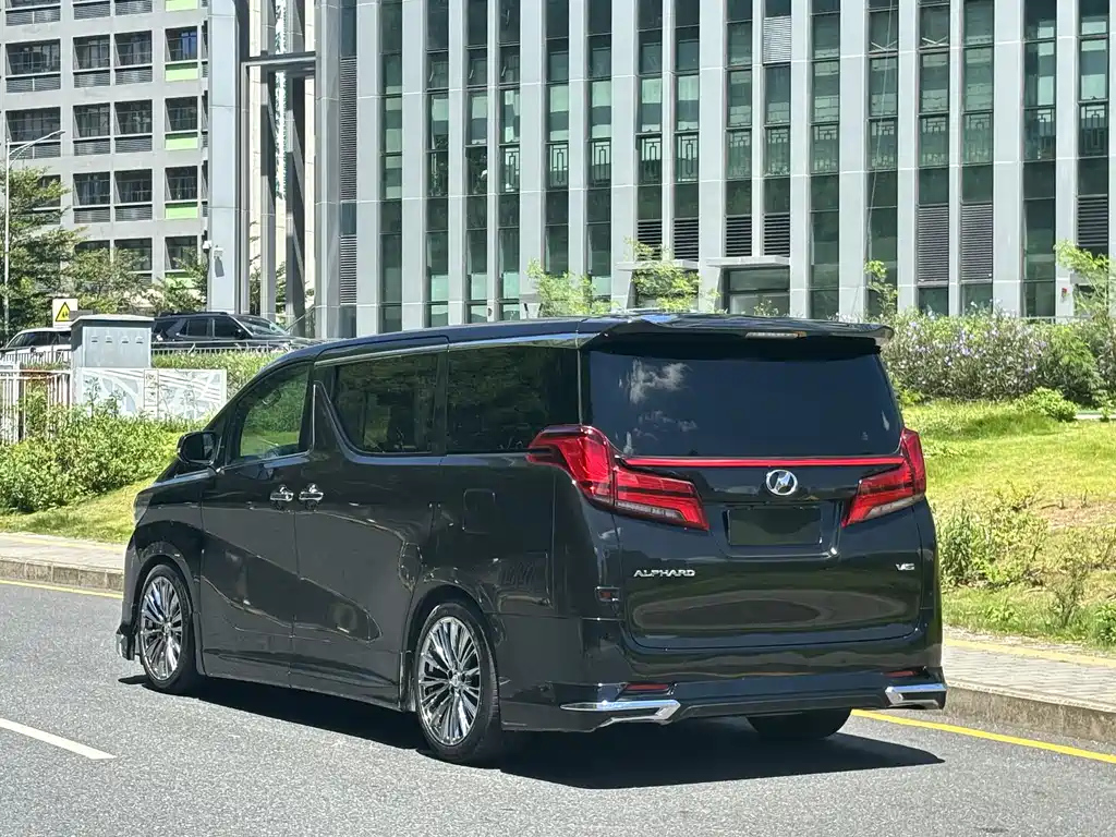 TOYOTA ALPHARD 2018