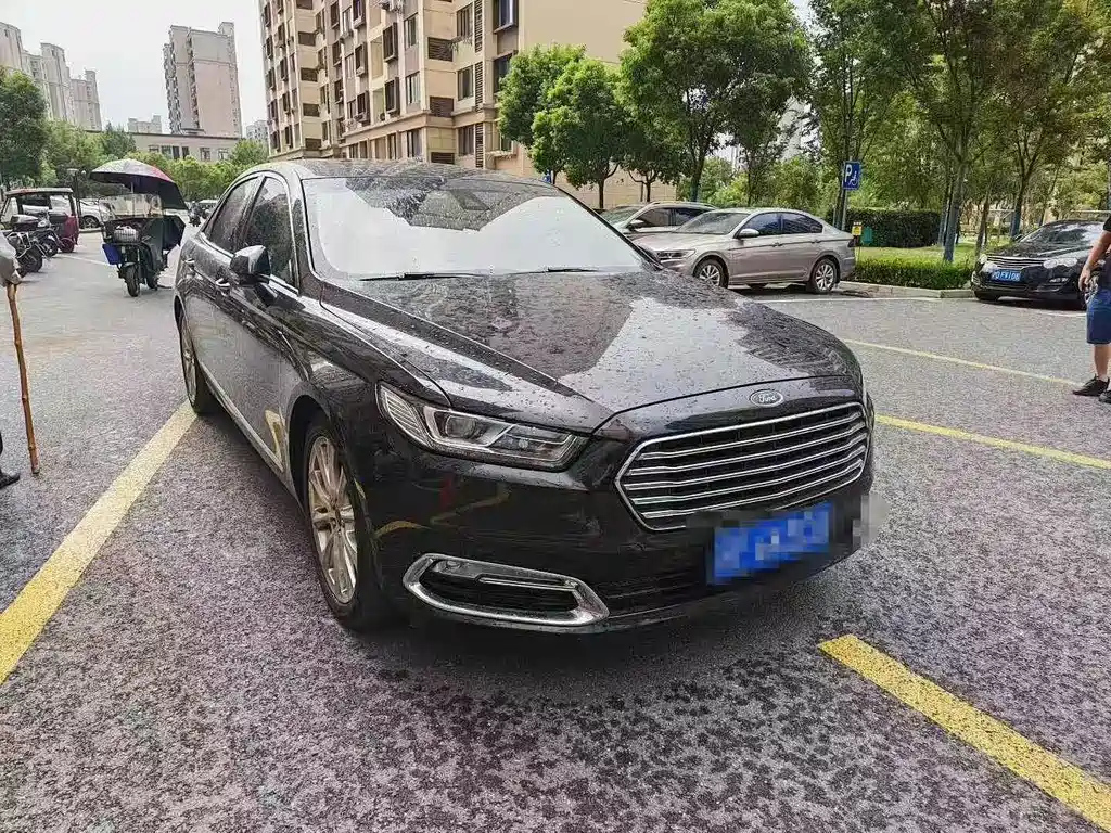 FORD TAURUS 2018