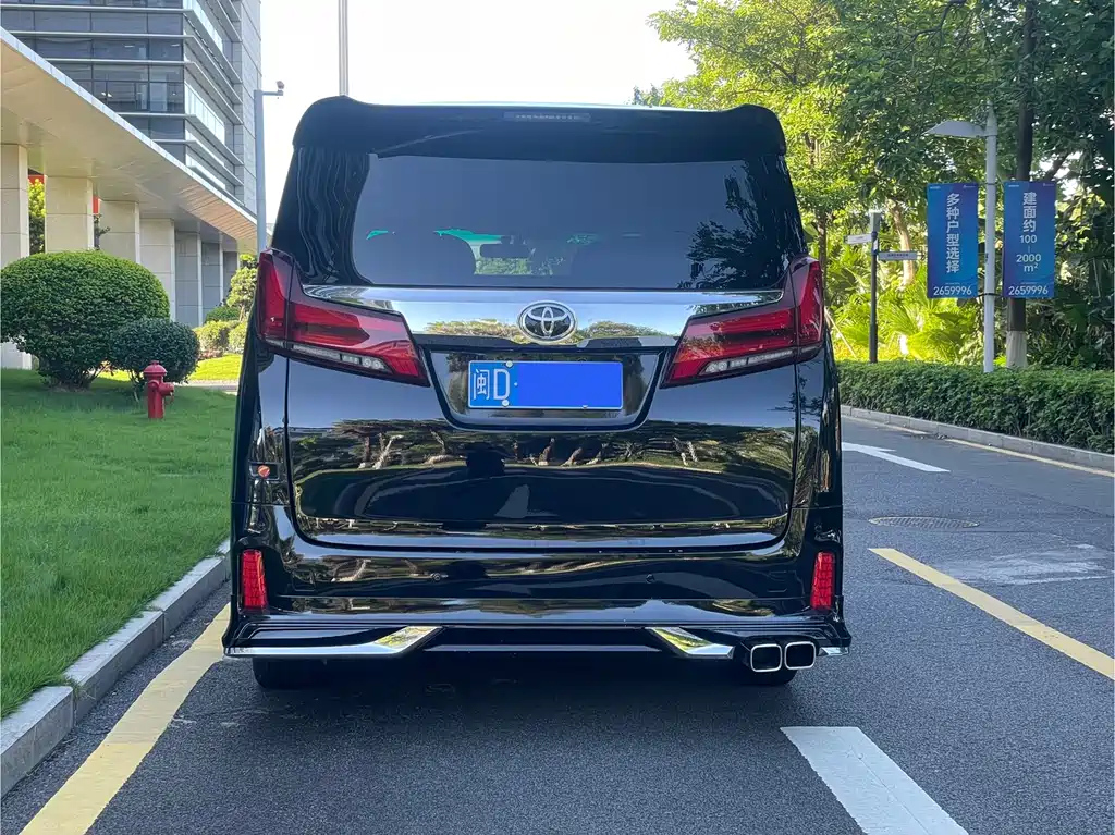 TOYOTA ALPHARD 2011