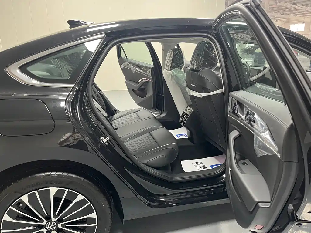 VOLKSWAGEN MAGOTAN 2025