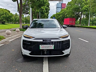 Заказать AUDI Q6L E-TRON
