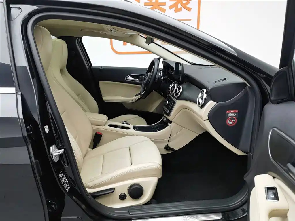 MERCEDES BENZ GLA 2017