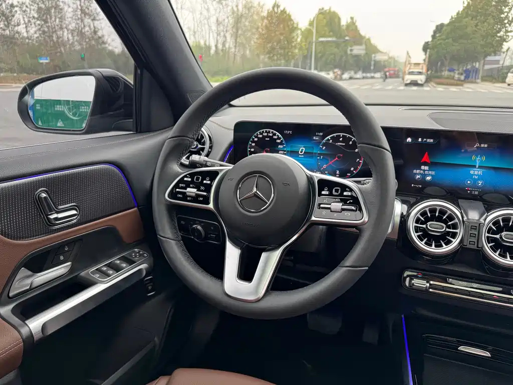 MERCEDES BENZ GLB 2023