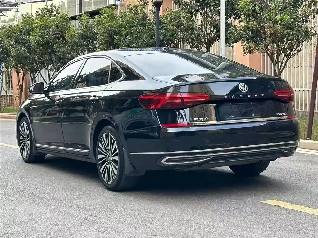 VOLKSWAGEN PASSAT 2019