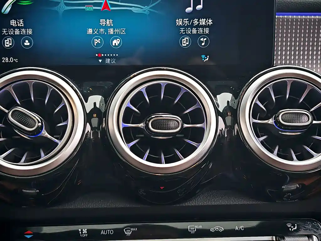 MERCEDES BENZ GLB 2023