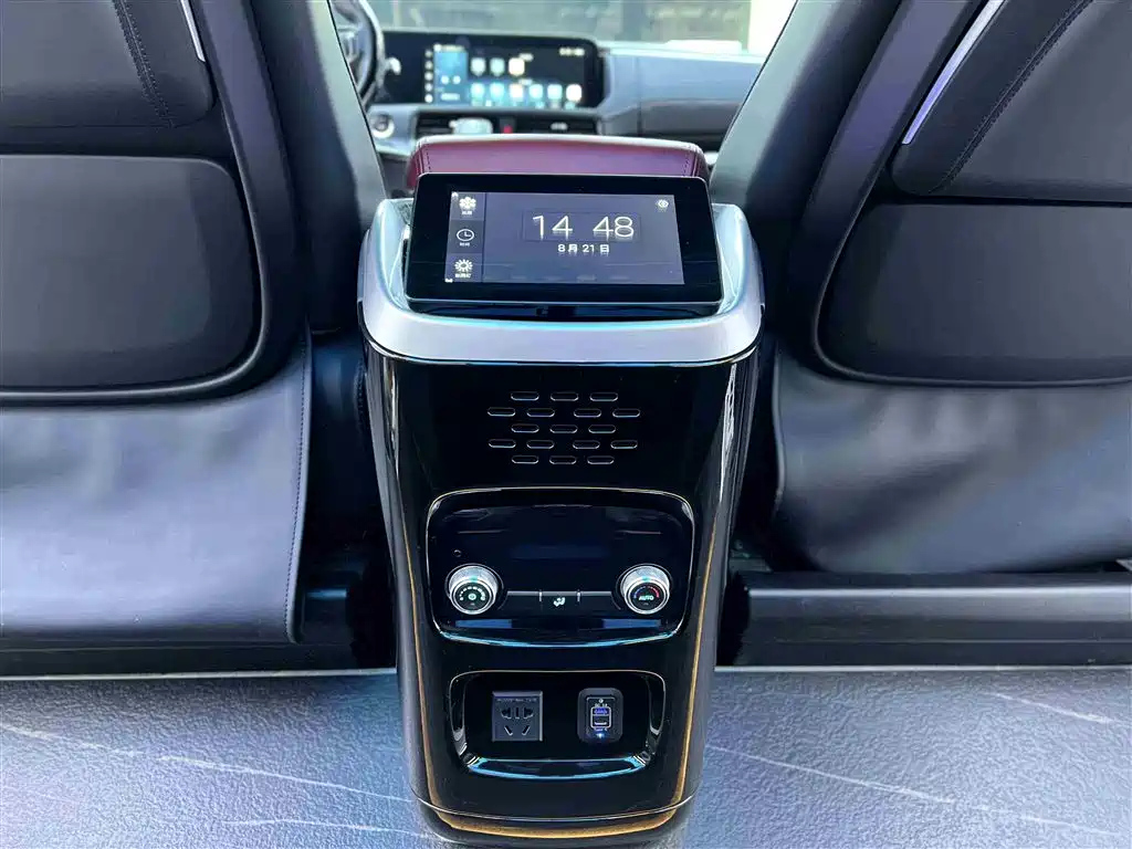 FORD TOUREO 2023