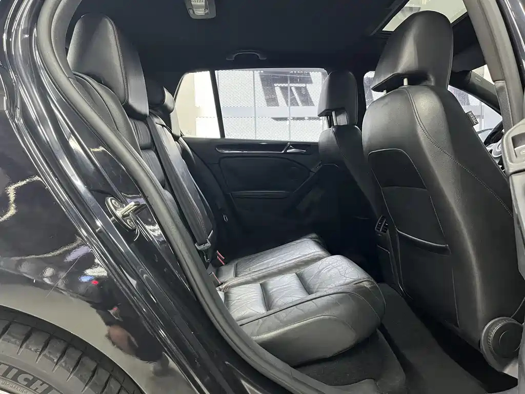 VOLKSWAGEN GOLF GTI 2012