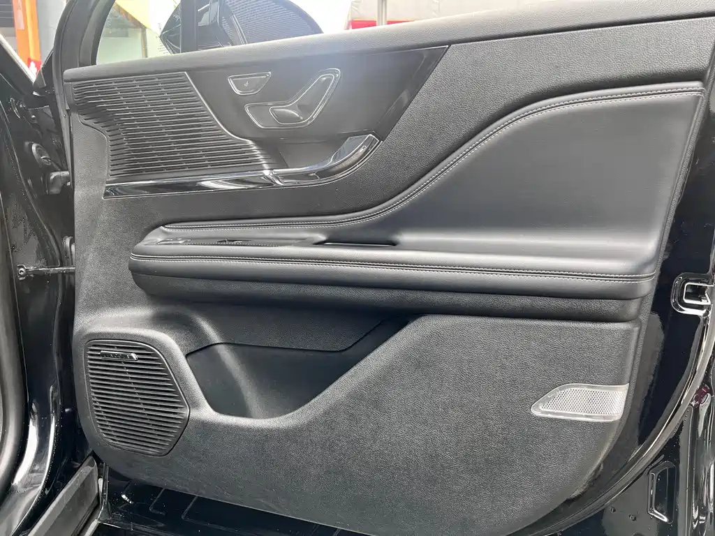 LINCOLN ADVENTURER 2020