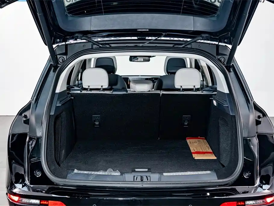 LINCOLN ADVENTURER 2024