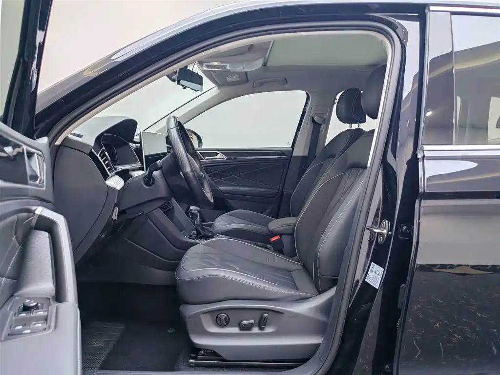 VOLKSWAGEN TIGUAN L 2022