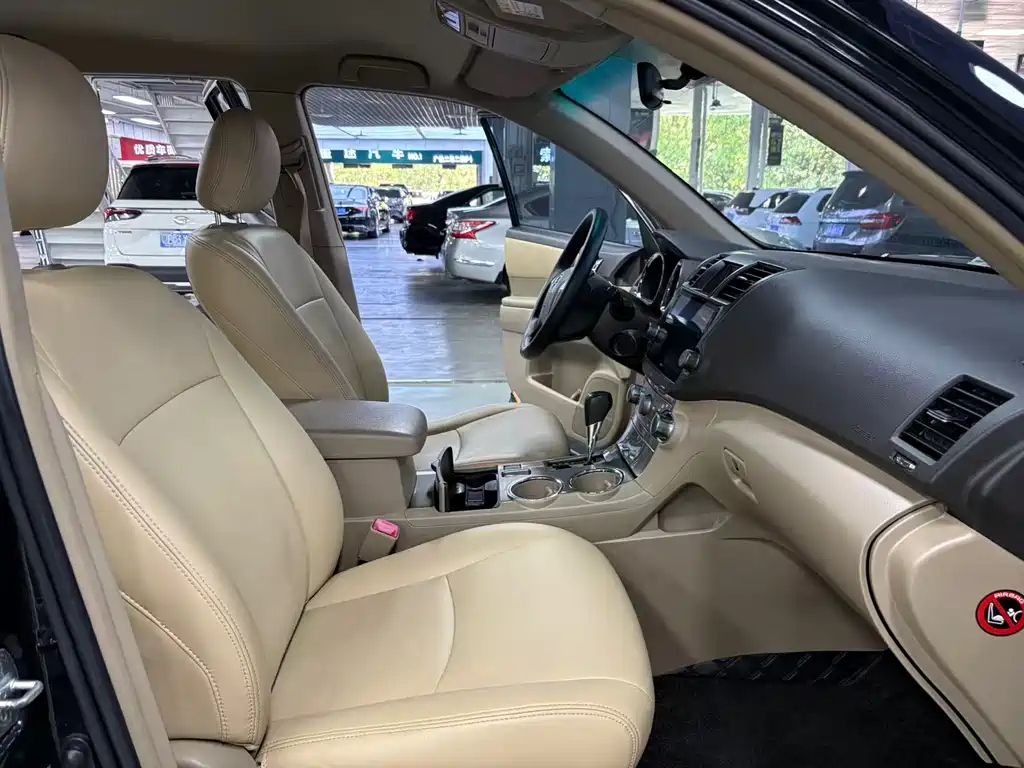 TOYOTA HIGHLANDER 2012