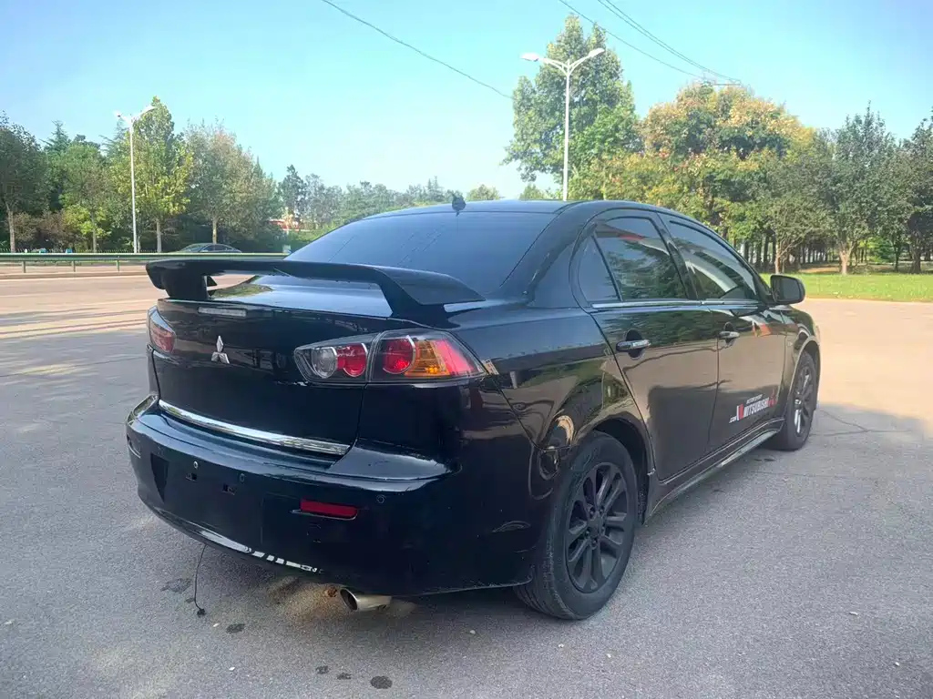 MITSUBISHI LANCER EX 2011