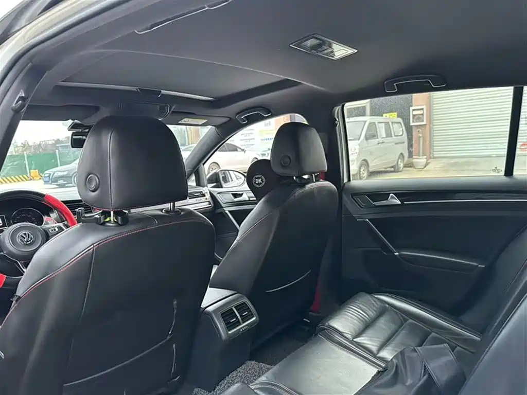 VOLKSWAGEN GOLF GTI 2016