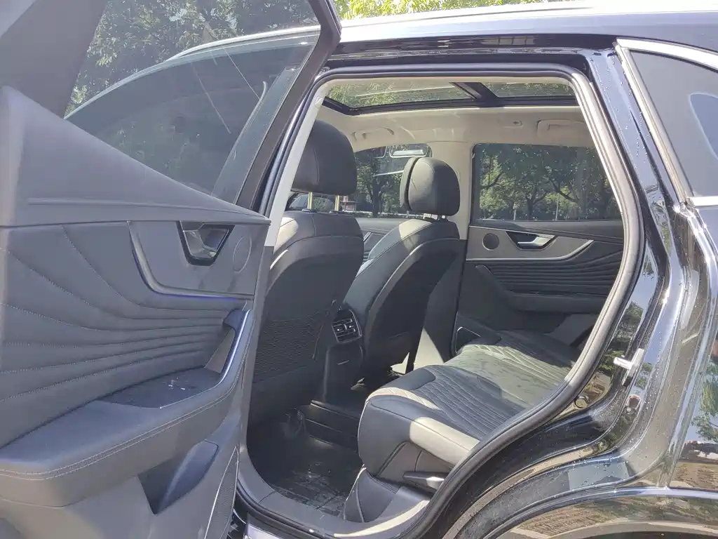HONGQI HS5 2023