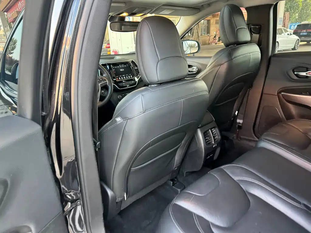 JEEP CHEROKEE 2020