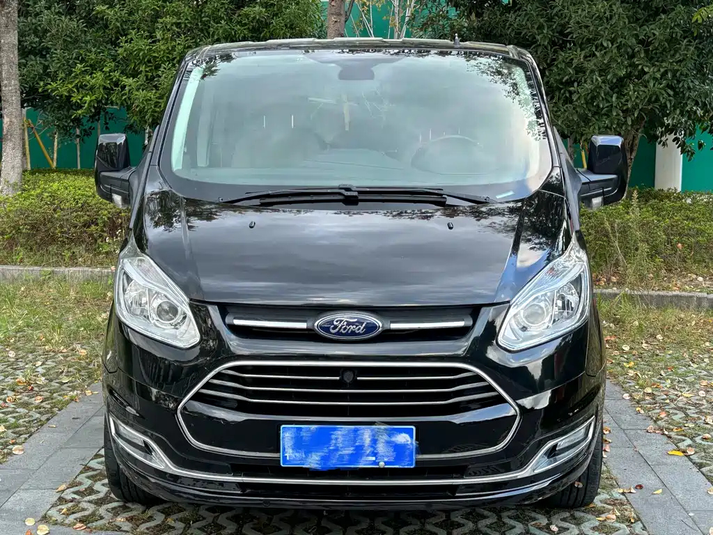 FORD TOUREO 2018