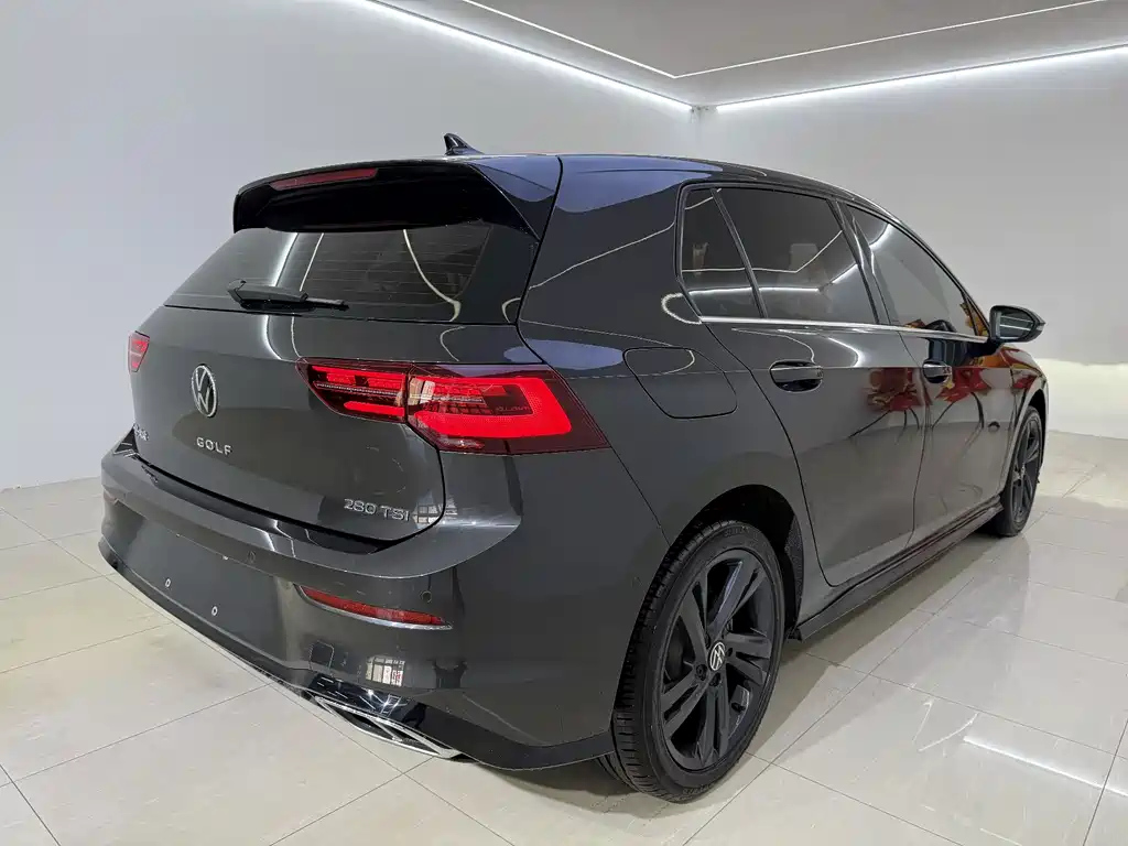 VOLKSWAGEN GOLF 2021