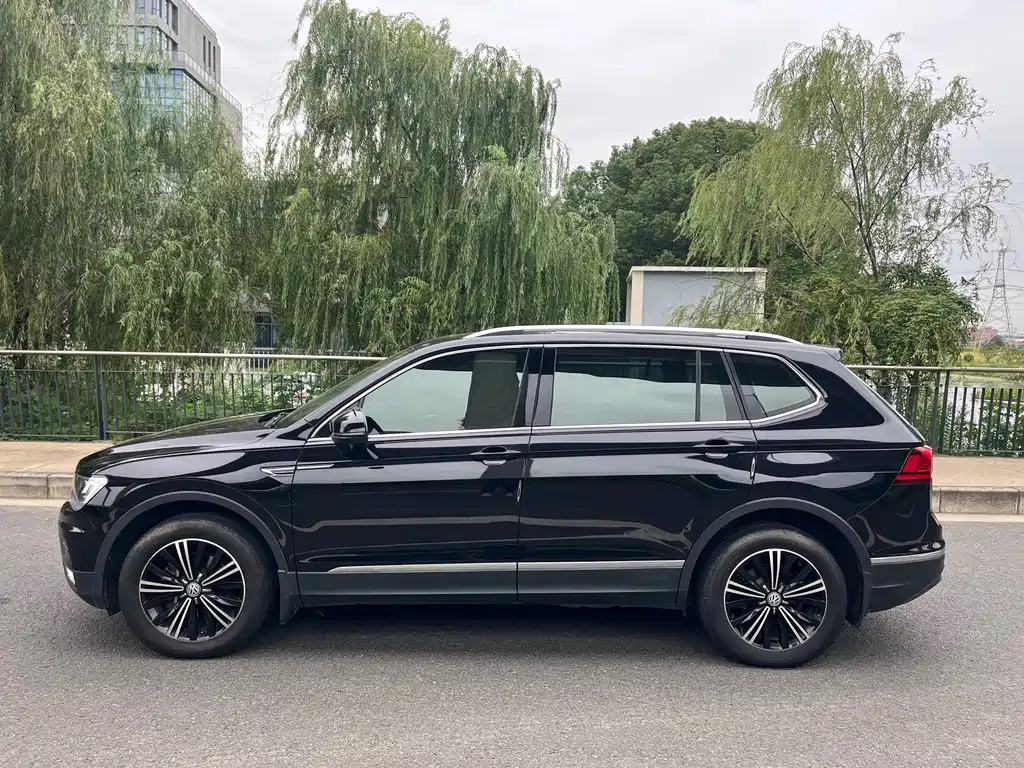 VOLKSWAGEN TIGUAN L 2020