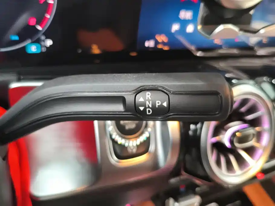 MERCEDES BENZ GLB 2025