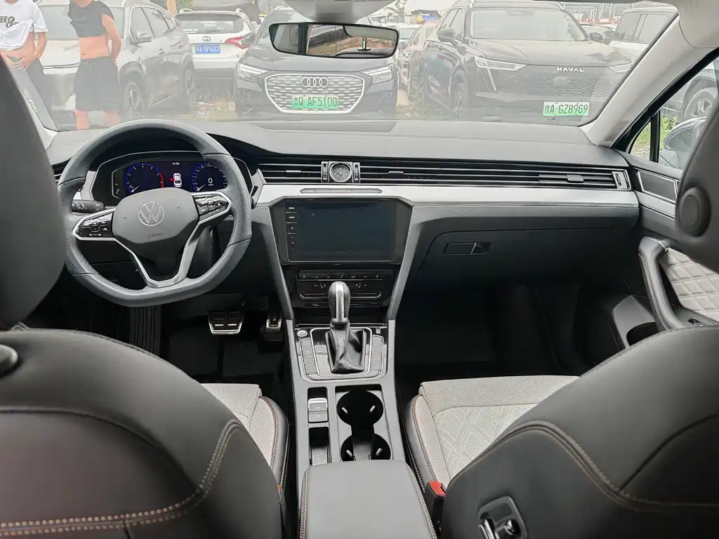 VOLKSWAGEN MAGOTAN 2023