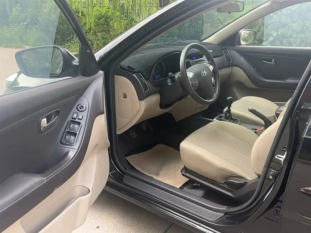 HYUNDAI CELESTA 2011
