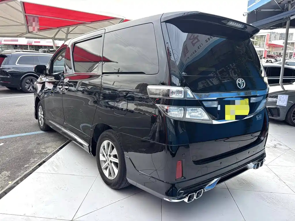 TOYOTA ALPHARD 2012