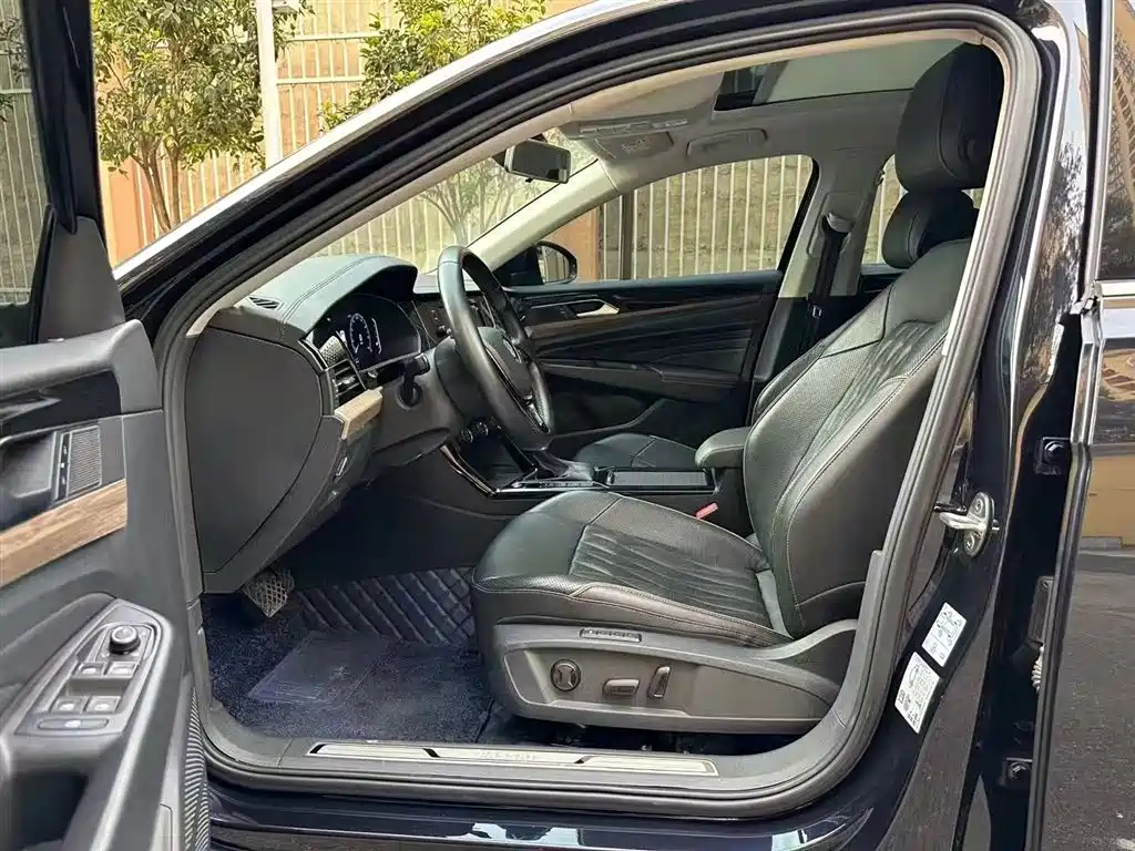 VOLKSWAGEN PASSAT 2019