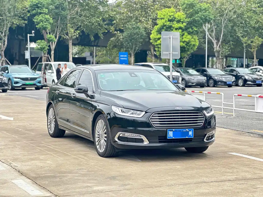 FORD TAURUS 2019