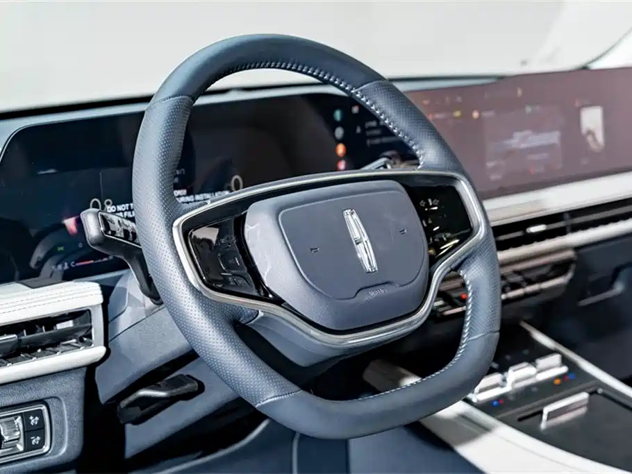 LINCOLN ADVENTURER 2024